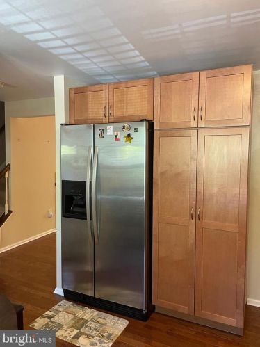 5737 Walnut Wood Ln, Springfield VA  22015-2710 exterior