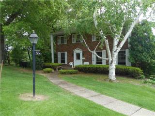 114 Gadshill Pl, Pittsburgh, PA 15237-2342