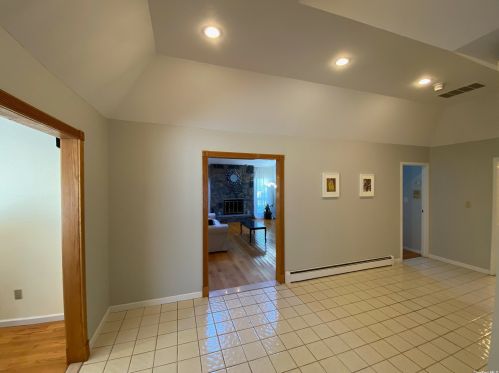 19 Canterbury Ct, Oakdale, NY 11769-2265