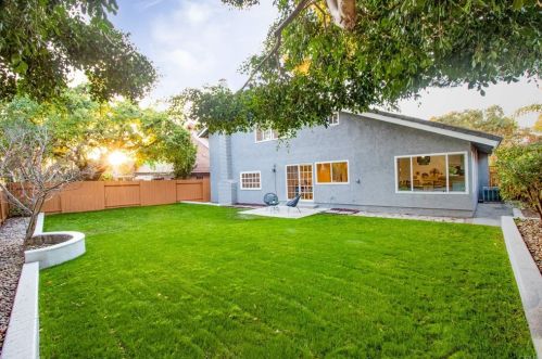 1527 Linda Sue Ln, Encinitas CA  92024-2424 exterior