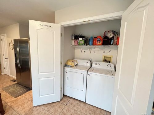 20 Dogwood Dr, Middletown NY 10940-1801 exterior