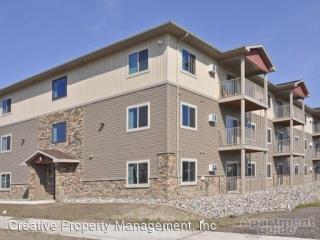 2024 33rd St, Minot ND  58703-5038 exterior
