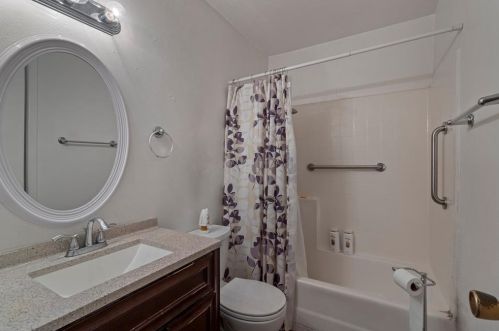 8449 Freeport Dr, Dallas TX  75228-4935 exterior