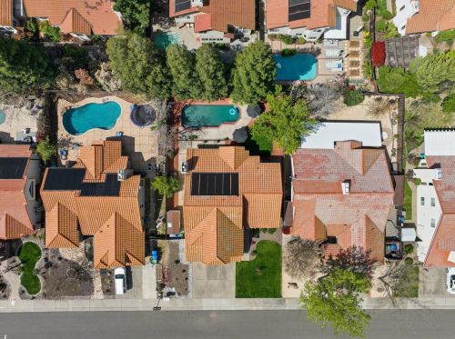 186 Baurer Cir, Folsom CA  95630-6786 exterior