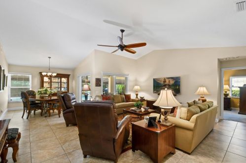 7643 Pinemount Dr, Orlando, FL 32819-4657