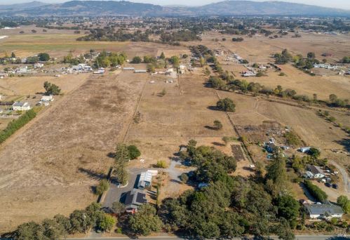 3944 Llano Rd, Santa Rosa CA  95407-6435 exterior