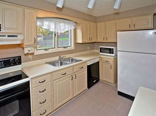 4093 Briarwood Dr, Jeannette, PA 15644-4054