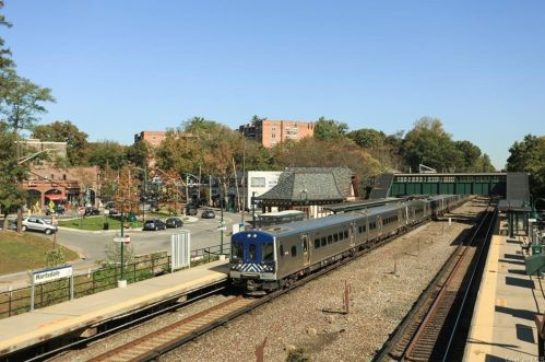 13 Fieldstone Dr, Hartsdale NY  10530-1526 exterior