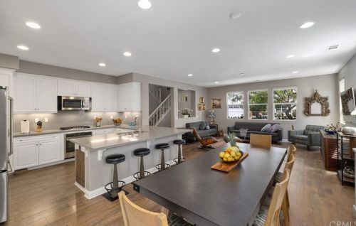 216 Compass, Irvine CA  92618-1154 exterior