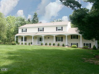 137 Thornwood Rd, Stamford, CT 06903-2616