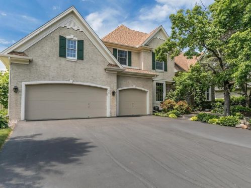 3817 Bridgewater Dr, Saint Paul, MN 55123-2526