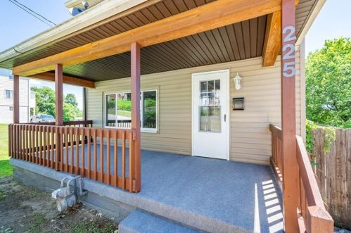 225 Water St, Grays Landing, PA 15461-1858