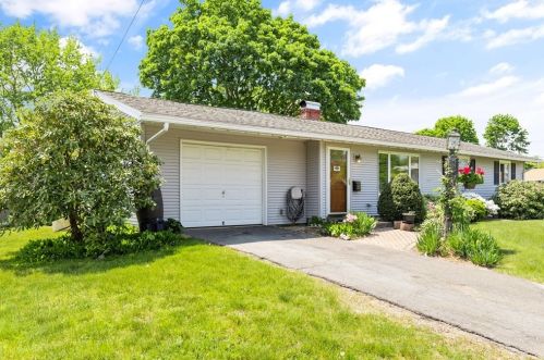 25 Abington Ave, Holbrook, MA 02343-1515