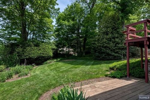 81 Mcnomee St, Oakland NJ  07436-2609 exterior