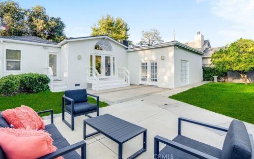 11814 Hesby St, North Hollywood CA  91607-3218 exterior