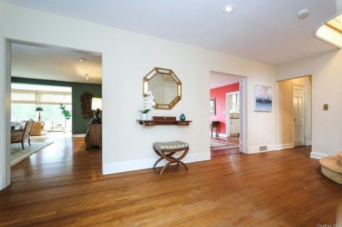 126 Birchall Dr, Scarsdale, NY 10583-4503