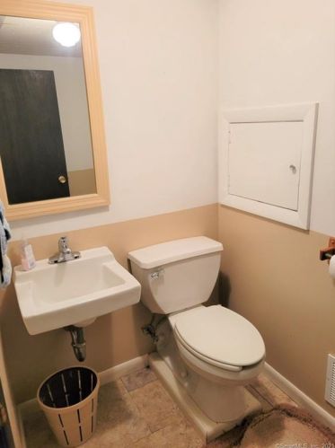 17 Overlook Dr, Plainville CT  06062-1512 exterior