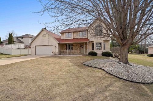 2151 Shady Ln, Green Bay, WI 54313-9369