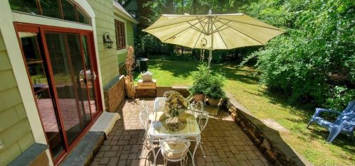 6 Chiltern St, Farmington CT  06032-1533 exterior