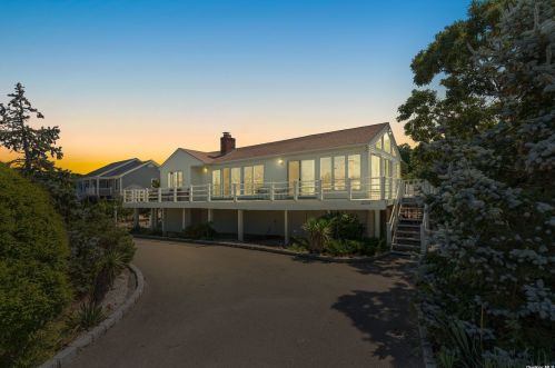 2250 Sea Dr, Southold, NY 11971-3612