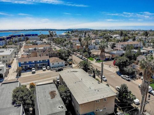 4101 Morrell St, San Diego CA 92109-4641 exterior