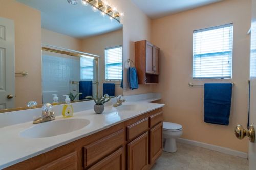 2070 Carousel Dr, Hollister CA  95023-5665 exterior