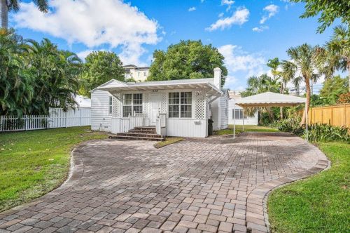 228 7th Ave, Delray Beach FL  33483-5519 exterior