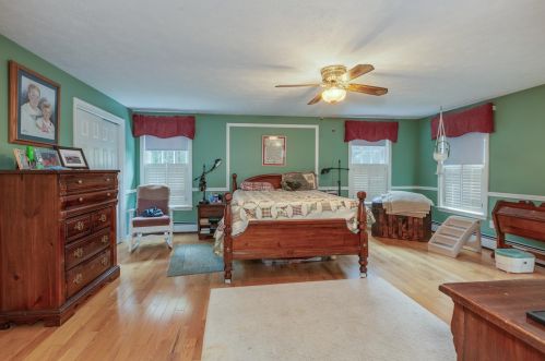 4 Rockwood Ln, Londonderry NH  03053-6104 exterior