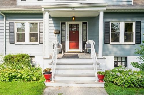 421 Carol Pl, New Rochelle, NY 10803-2110
