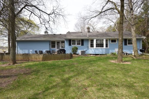 9616 Greenview Ln, Thiensville WI  exterior