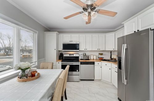 412 Greenbelt Pkwy, Holtsville NY  11742-2231 exterior