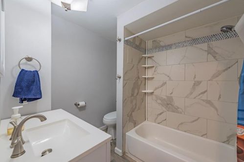 216 Connecticut Dr, New Kensington PA  15068-3523 exterior