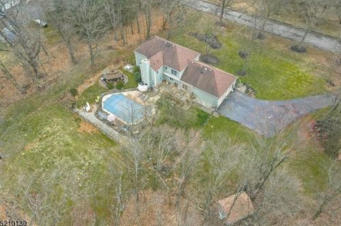 3 Glenmont Rd, White House Station, NJ 08889-3636