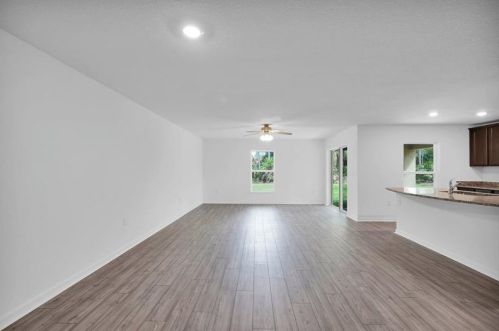 1438 Crest Ave, Fort Pierce, FL 34953-1717