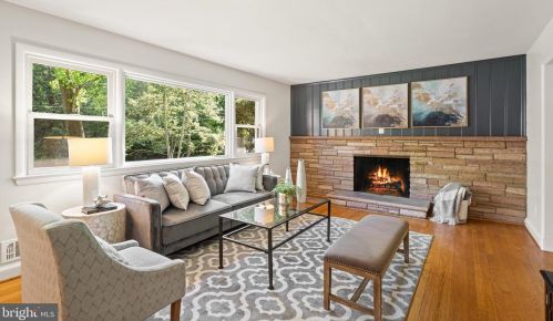 6432 Walters Woods Dr, Falls Church, VA 22044-1423