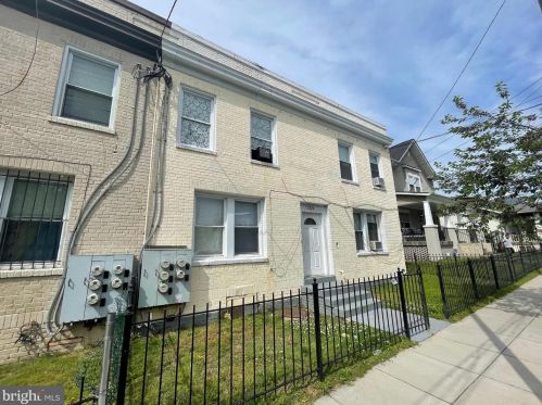 1324 T St, Washington, DC 20009-4439