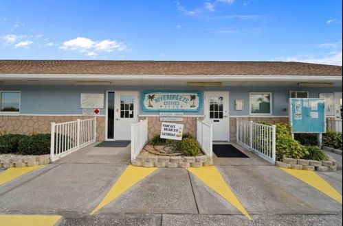 1710 7th St, Ruskin FL  33570-5579 exterior