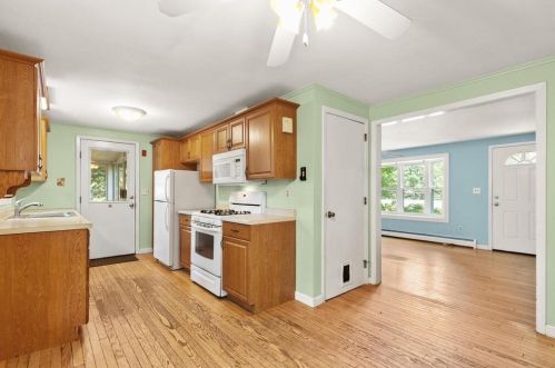 1 Nolet Ave, Salem NH  03079-1756 exterior