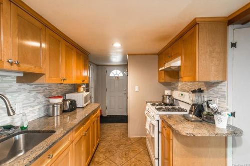 5 Todd Pl, Crotonville NY  10562-3424 exterior