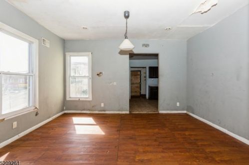 39 Elmwood Ave, Irvington NJ  07111-1955 exterior