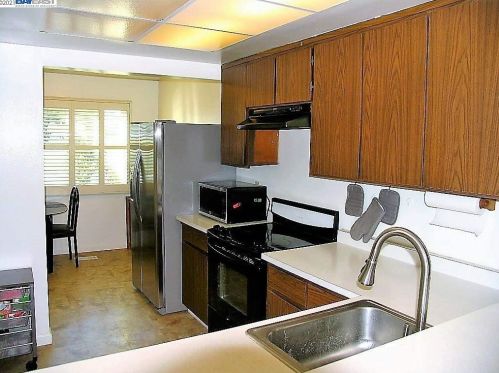 25083 Oakridge Ct, Hayward CA  94541-6938 exterior