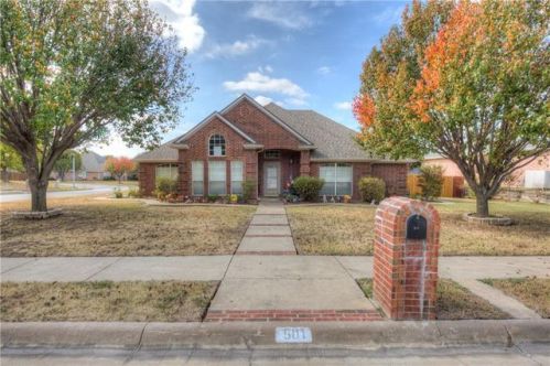 501 Hillcrest Ln, Krum, TX 76249-5171