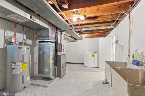 1922 Holly St, Harrisburg PA  17104-1916 exterior