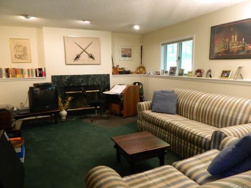 231 Briarwood Dr, Somers Town NY  10589-1810 exterior