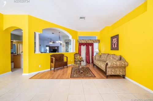 137 Curtis St, Fort Pierce, FL 34983-1628