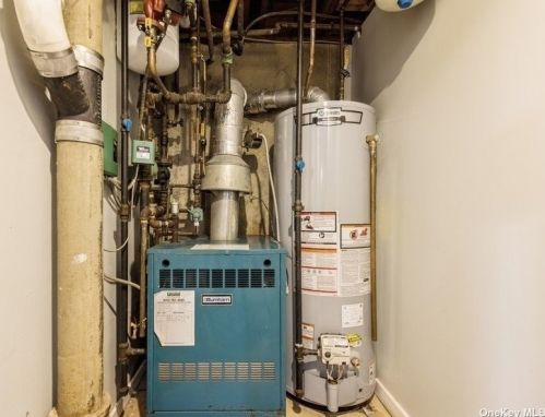 2493 7th Ave, Hempstead NY  11554-3325 exterior