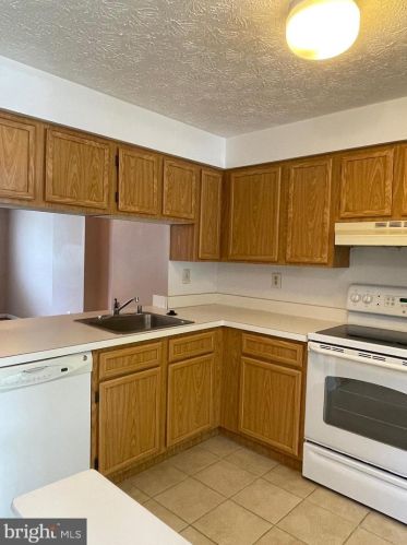 1628 Devil Ln, Woodbridge VA  22192-2829 exterior