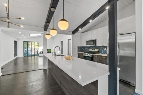 74 Greenwood Ln, White Plains NY  10607-1020 exterior