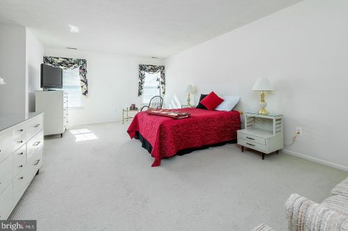 716 Cascade Dr, Mount Laurel NJ  08054-4956 exterior