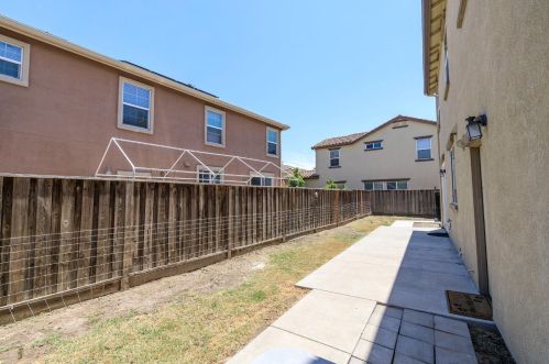 17122 Pacific Oak Ln, Lathrop CA  95330-8526 exterior